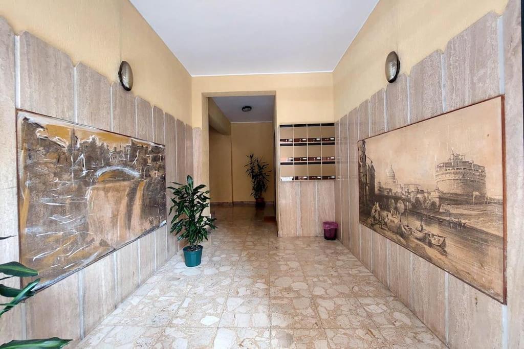 Relax Rome With 2 Balconies - 2 Bedroom Flat, 3Rd Floor With Lift, High Comfort, Quite, A Walk From Urban Train Station Gemelli And Metro A Stops Battistini & Cornelia Connecting To Center In 20 Minutes, 2 Steps From Bus Stop, Cycle Path, Groceries Exterior foto