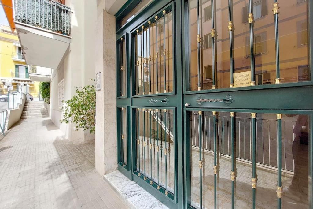 Relax Rome With 2 Balconies - 2 Bedroom Flat, 3Rd Floor With Lift, High Comfort, Quite, A Walk From Urban Train Station Gemelli And Metro A Stops Battistini & Cornelia Connecting To Center In 20 Minutes, 2 Steps From Bus Stop, Cycle Path, Groceries Exterior foto